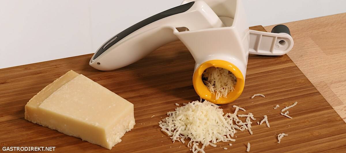 Zyliss Käsereibe mit geriebenem Parmesan